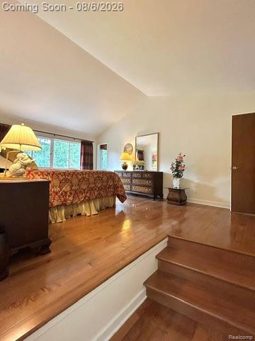 2123 McIntosh Drive, Troy, MI 48098