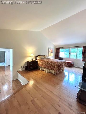 2123 McIntosh Drive, Troy, MI 48098