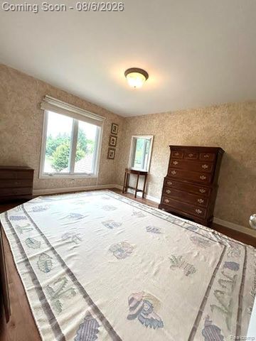 2123 McIntosh Drive, Troy, MI 48098