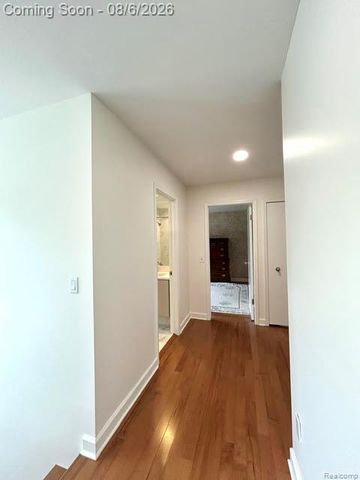 2123 McIntosh Drive, Troy, MI 48098