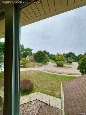 2123 McIntosh Drive, Troy, MI 48098