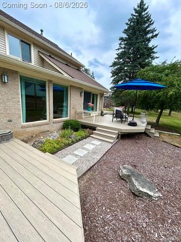 2123 McIntosh Drive, Troy, MI 48098