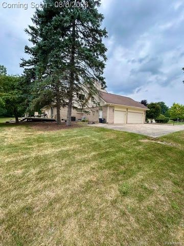 2123 McIntosh Drive, Troy, MI 48098