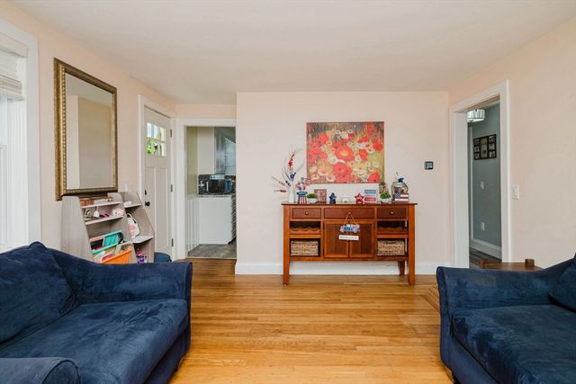 1472 Wampanoag Trl, East Providence, RI 02915