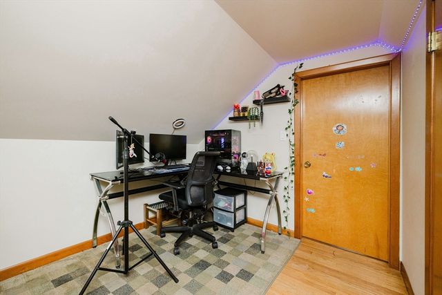 1472 Wampanoag Trl, East Providence, RI 02915