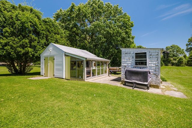1472 Wampanoag Trl, East Providence, RI 02915