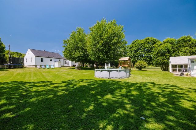 1472 Wampanoag Trl, East Providence, RI 02915