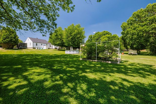 1472 Wampanoag Trl, East Providence, RI 02915