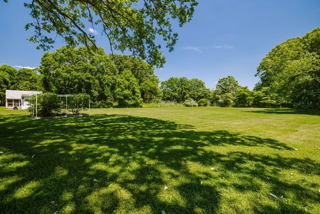 1472 Wampanoag Trl, East Providence, RI 02915