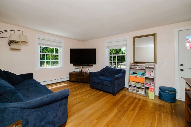 1472 Wampanoag Trl, East Providence, RI 02915