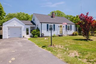1472 Wampanoag Trl, East Providence, RI 02915