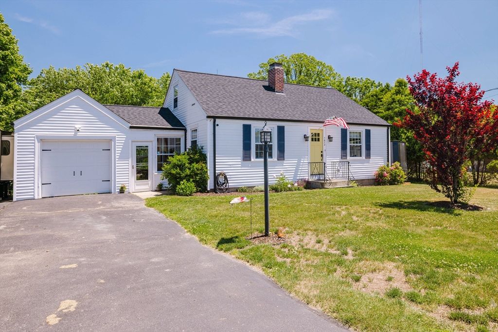 1472 Wampanoag Trl, East Providence, RI 02915