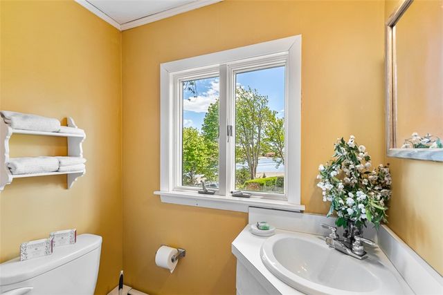 28 Byway Road, Barrington, RI 02806