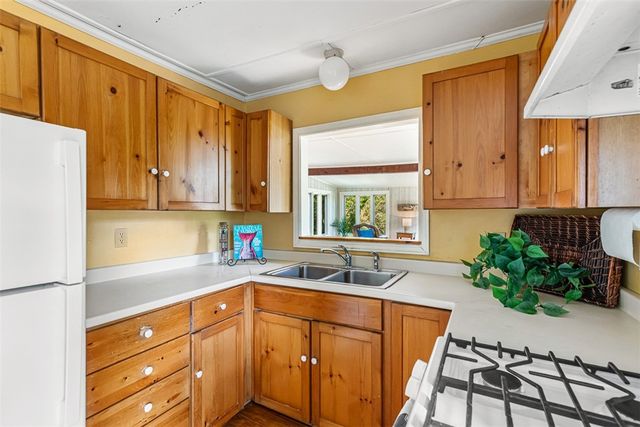 28 Byway Road, Barrington, RI 02806