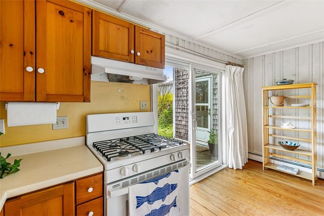 28 Byway Road, Barrington, RI 02806