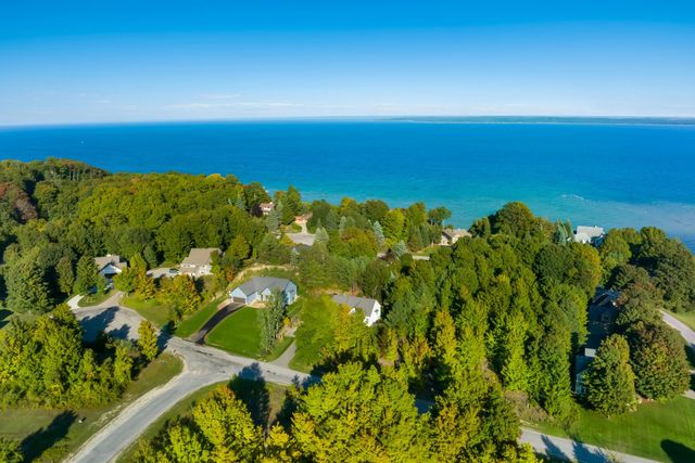 1583 S Cherry Blossom Lane, Suttons Bay Twp, MI 49682