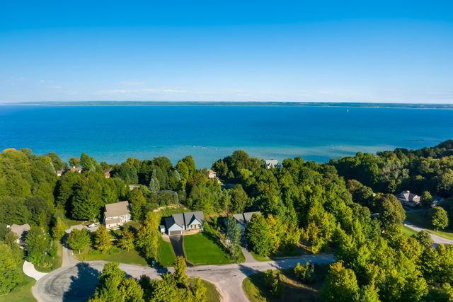 1583 S Cherry Blossom Lane, Suttons Bay Twp, MI 49682