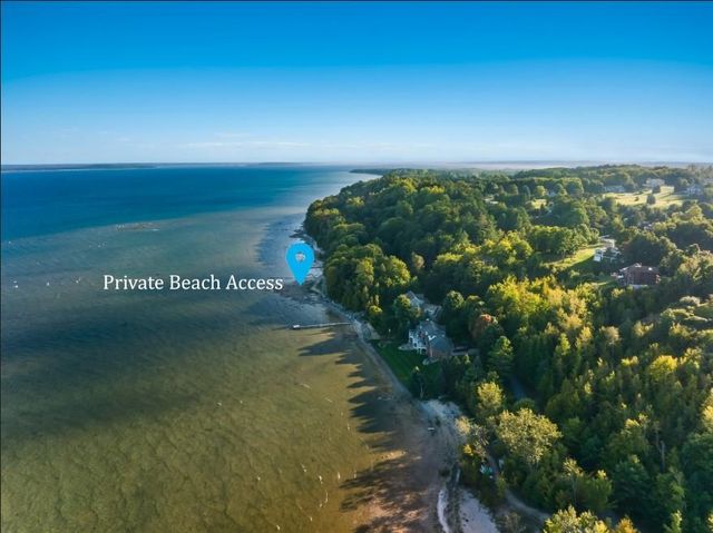 1583 S Cherry Blossom Lane, Suttons Bay Twp, MI 49682