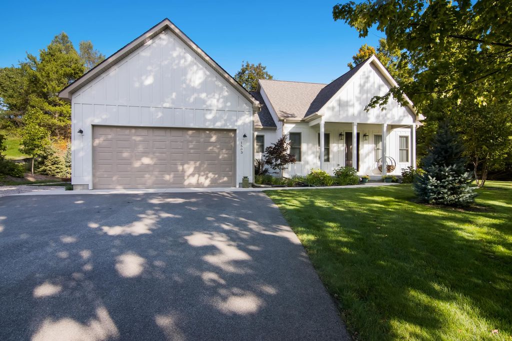 1583 S Cherry Blossom Lane, Suttons Bay Twp, MI 49682