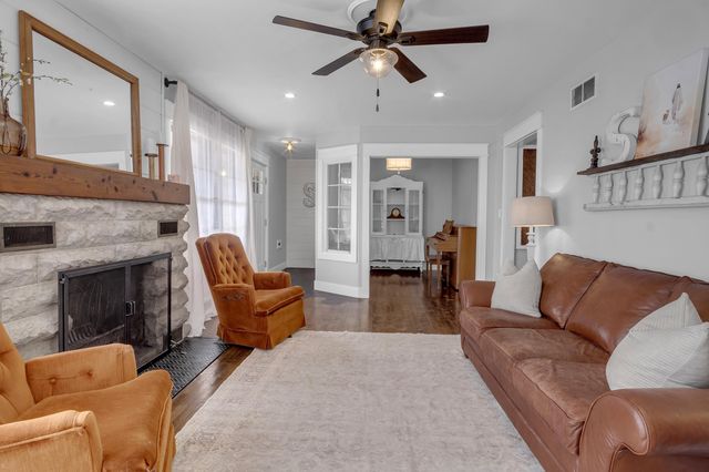 720 E 6th, Newton, KS 67114