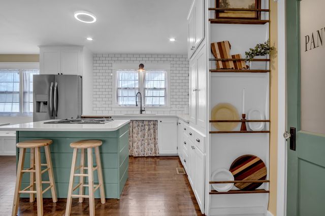 720 E 6th, Newton, KS 67114