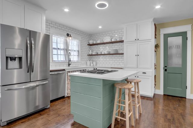 720 E 6th, Newton, KS 67114