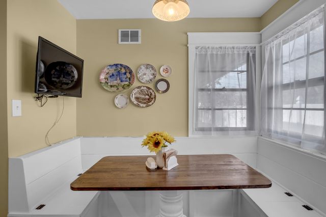 720 E 6th, Newton, KS 67114