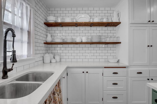 720 E 6th, Newton, KS 67114