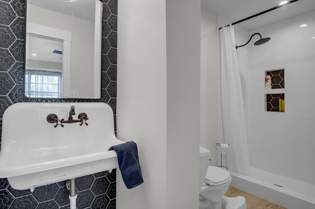 720 E 6th, Newton, KS 67114