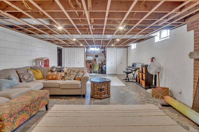 720 E 6th, Newton, KS 67114