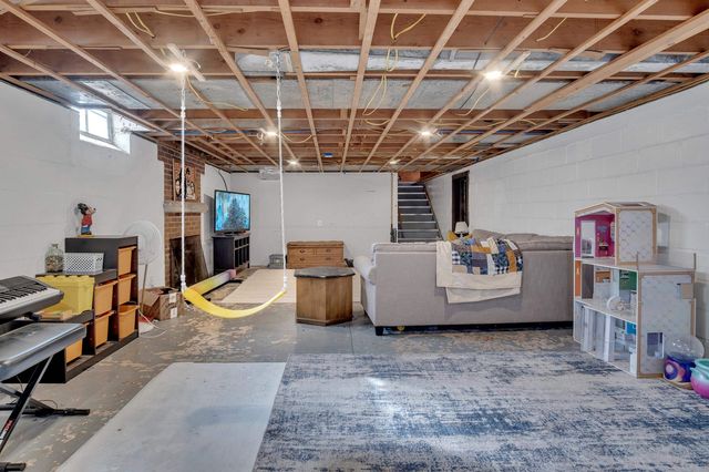 720 E 6th, Newton, KS 67114