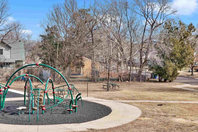 720 E 6th, Newton, KS 67114