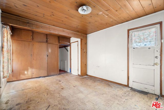 2000 W 75th Street, Los Angeles, CA 90047