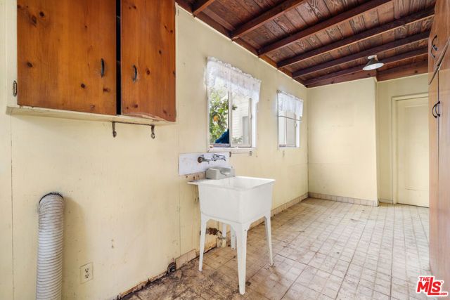 2000 W 75th Street, Los Angeles, CA 90047