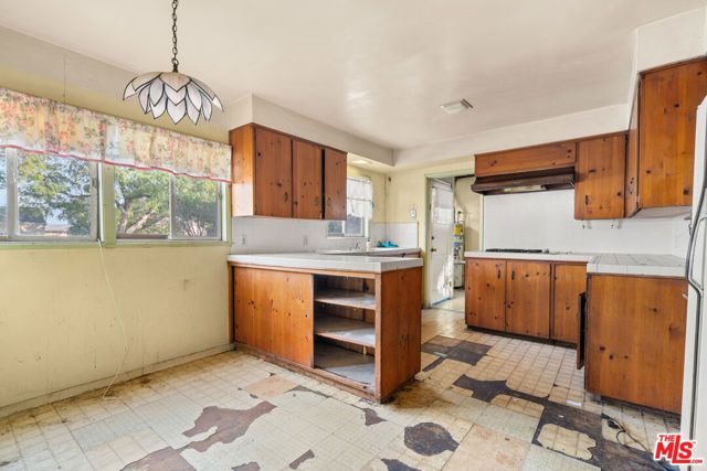 2000 W 75th Street, Los Angeles, CA 90047