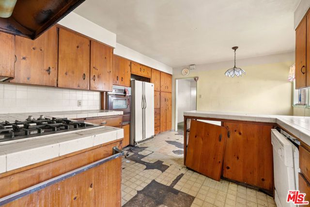 2000 W 75th Street, Los Angeles, CA 90047