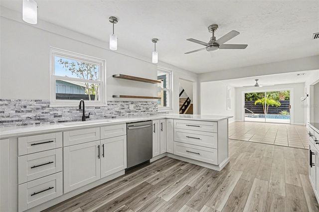 580 RUSSELL STREET, Longboat Key, FL 34228