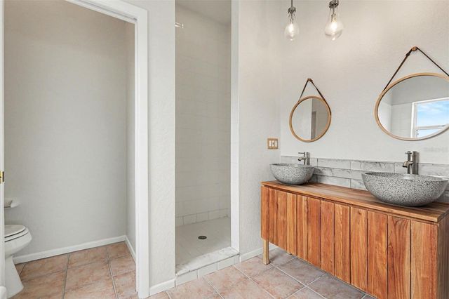 580 RUSSELL STREET, Longboat Key, FL 34228