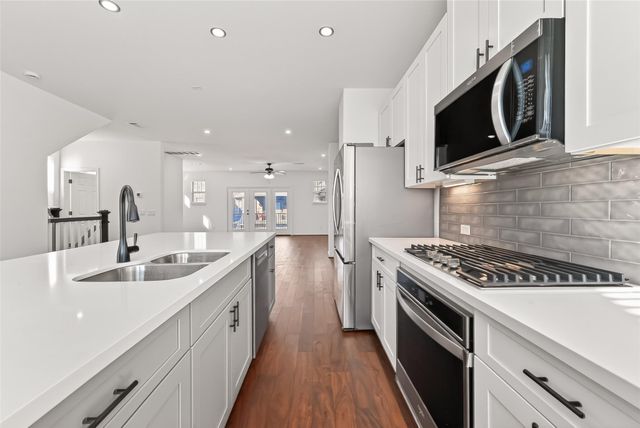 10949 Cannes Memorial Drive, Houston, TX 77043