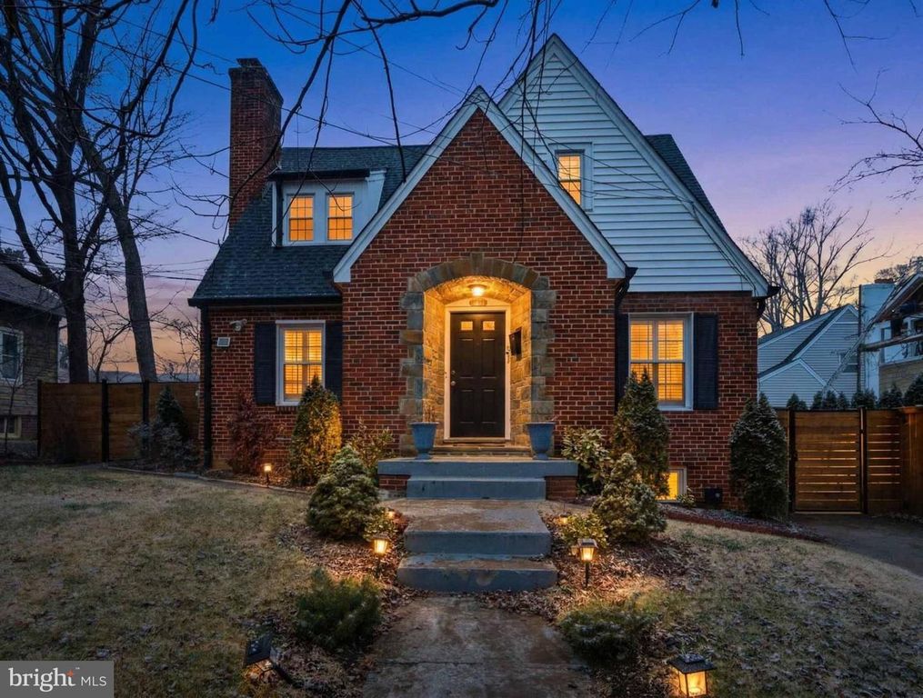 908 DAVIS AVE, Takoma Park, MD 20912