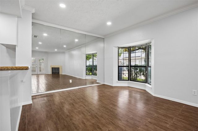 1911 Bering 8, Houston, TX 77057