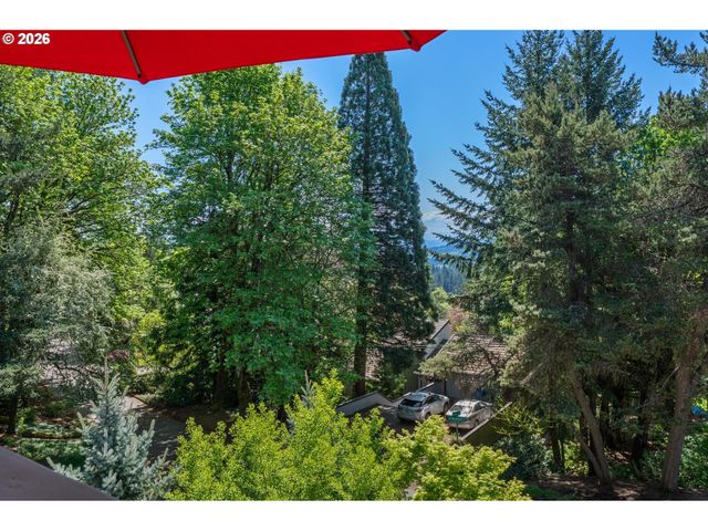 1373 Sw WESTWOOD Dr, Portland, OR 97239