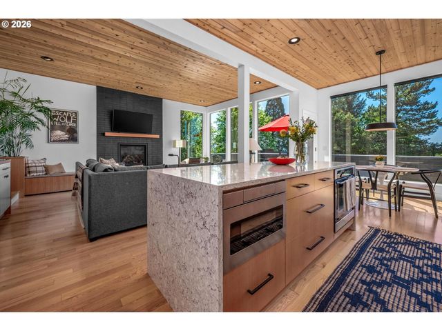 1373 Sw WESTWOOD Dr, Portland, OR 97239