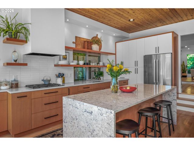 1373 Sw WESTWOOD Dr, Portland, OR 97239