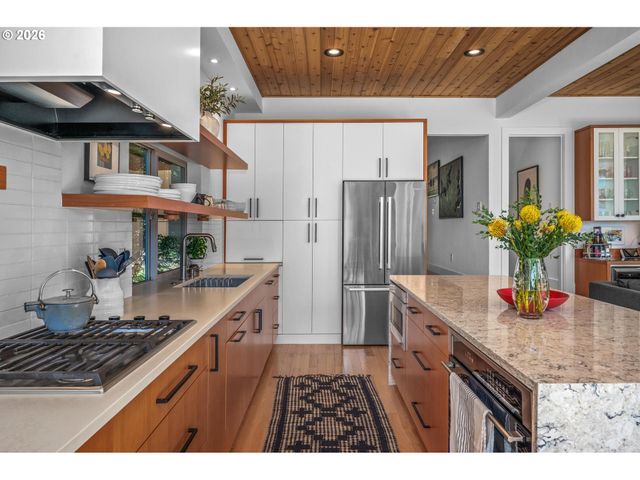 1373 Sw WESTWOOD Dr, Portland, OR 97239