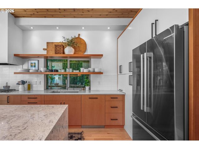 1373 Sw WESTWOOD Dr, Portland, OR 97239