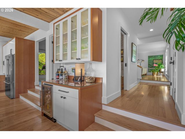 1373 Sw WESTWOOD Dr, Portland, OR 97239