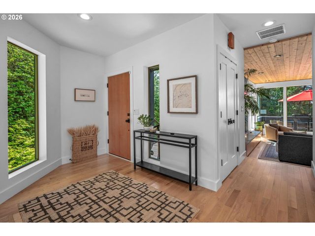 1373 Sw WESTWOOD Dr, Portland, OR 97239