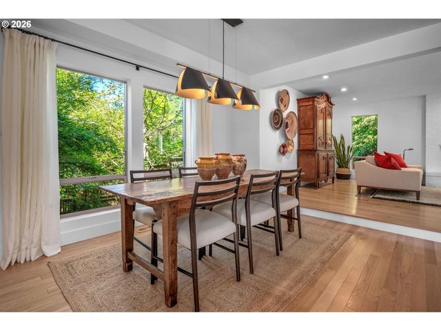 1373 Sw WESTWOOD Dr, Portland, OR 97239