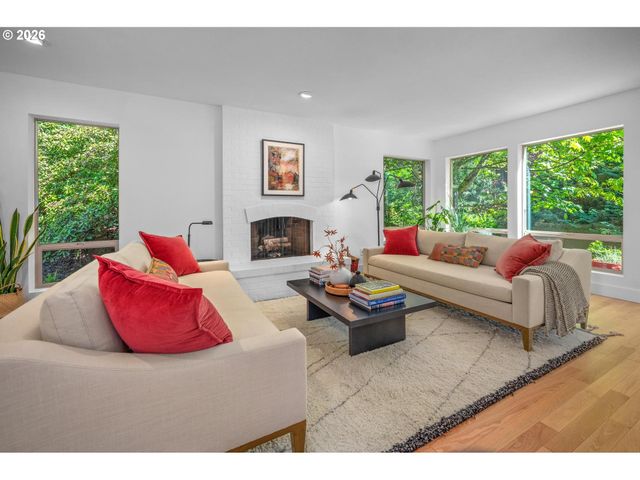 1373 Sw WESTWOOD Dr, Portland, OR 97239